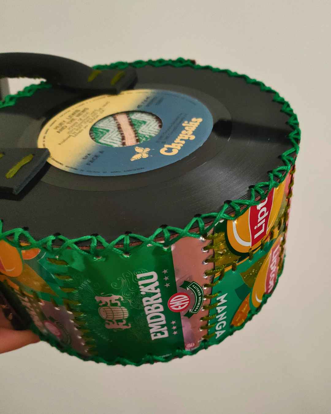 Mala Vinil 45 latas de cerveja e refrigerantes