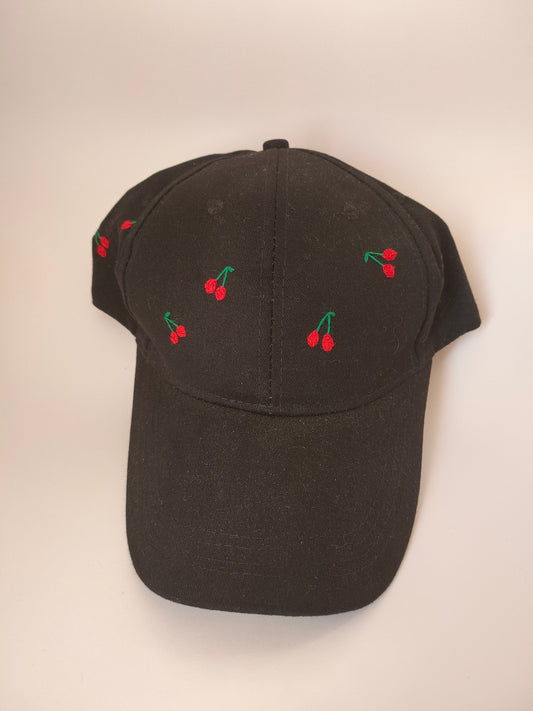 Boné Preto Bordado com Cerejas