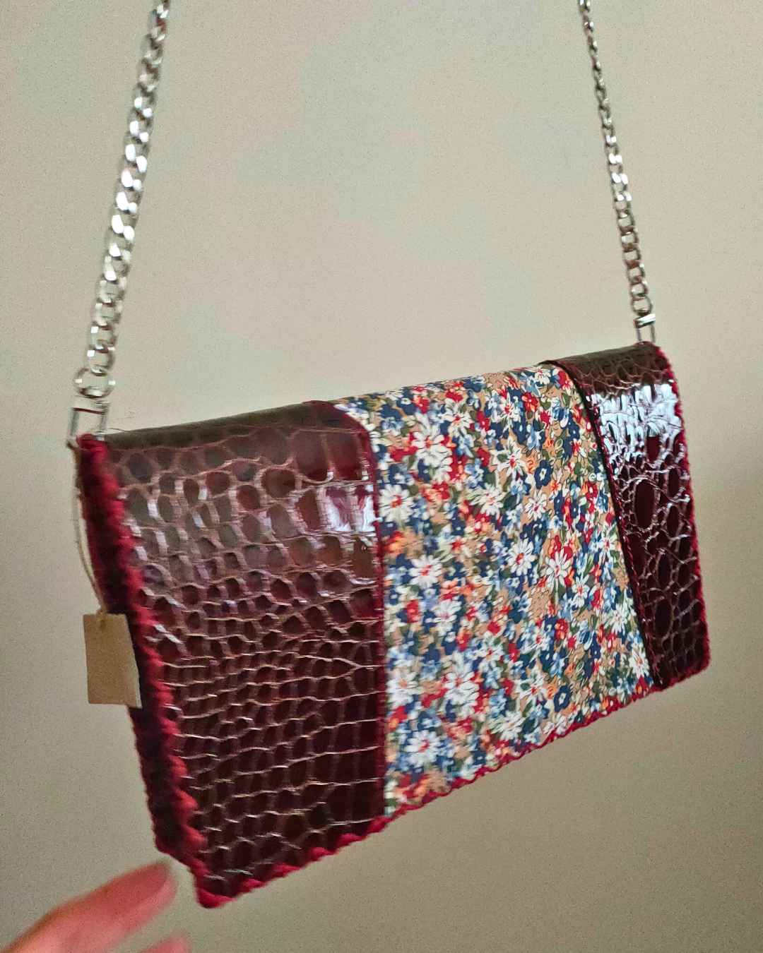 Clutch Porto couro e tecido florido