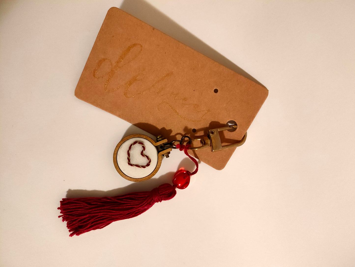 Porta-Chaves Mini Bastidor com Coração Bordado