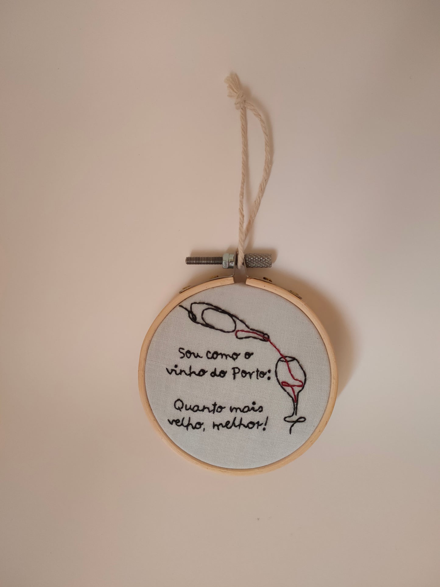 Bastidor Bordado "Sou Como o Vinho do Porto", 8cm