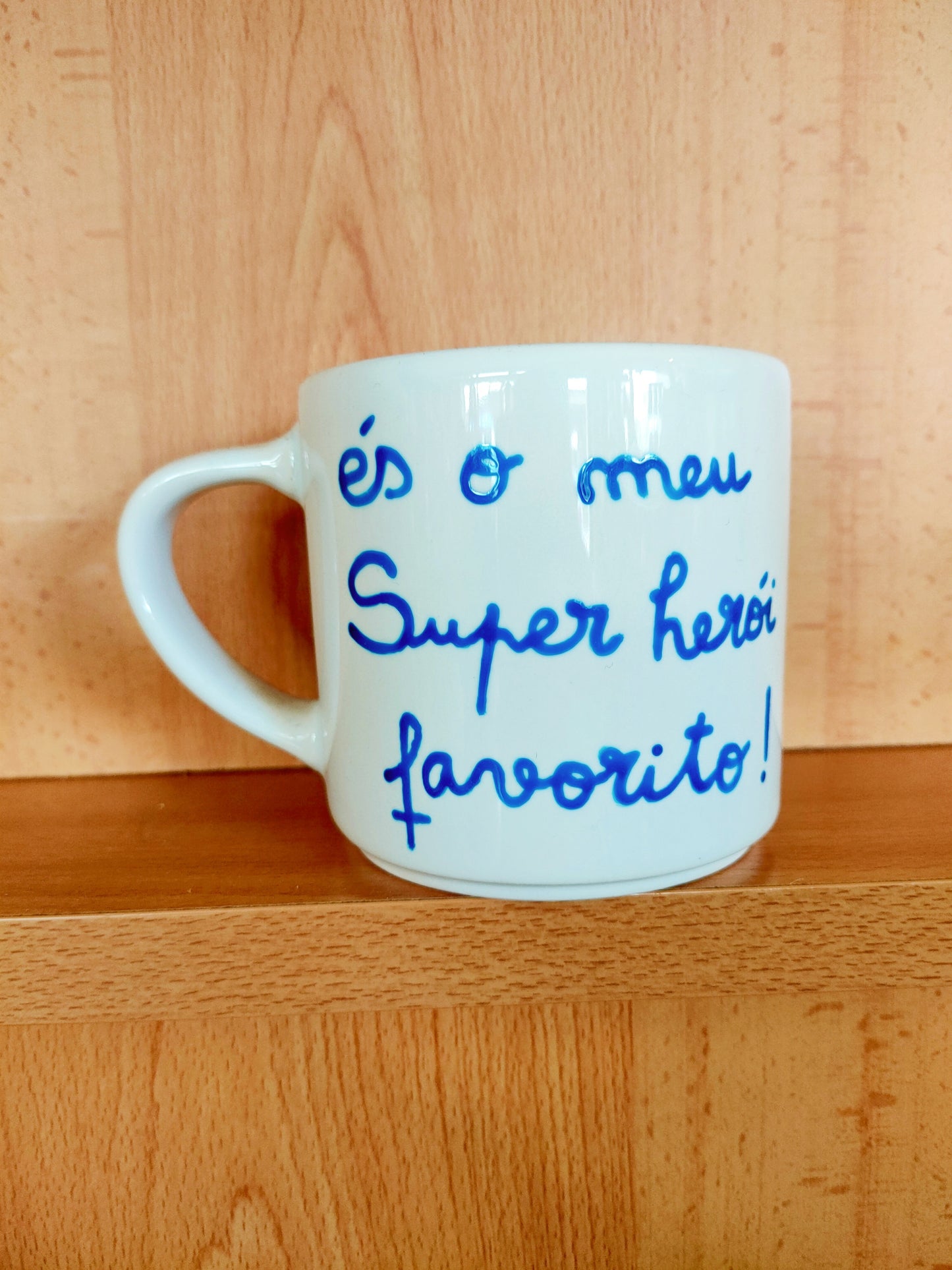 Caneca "Pai, És o Meu Super-Herói Favorito" – Pintada à Mão