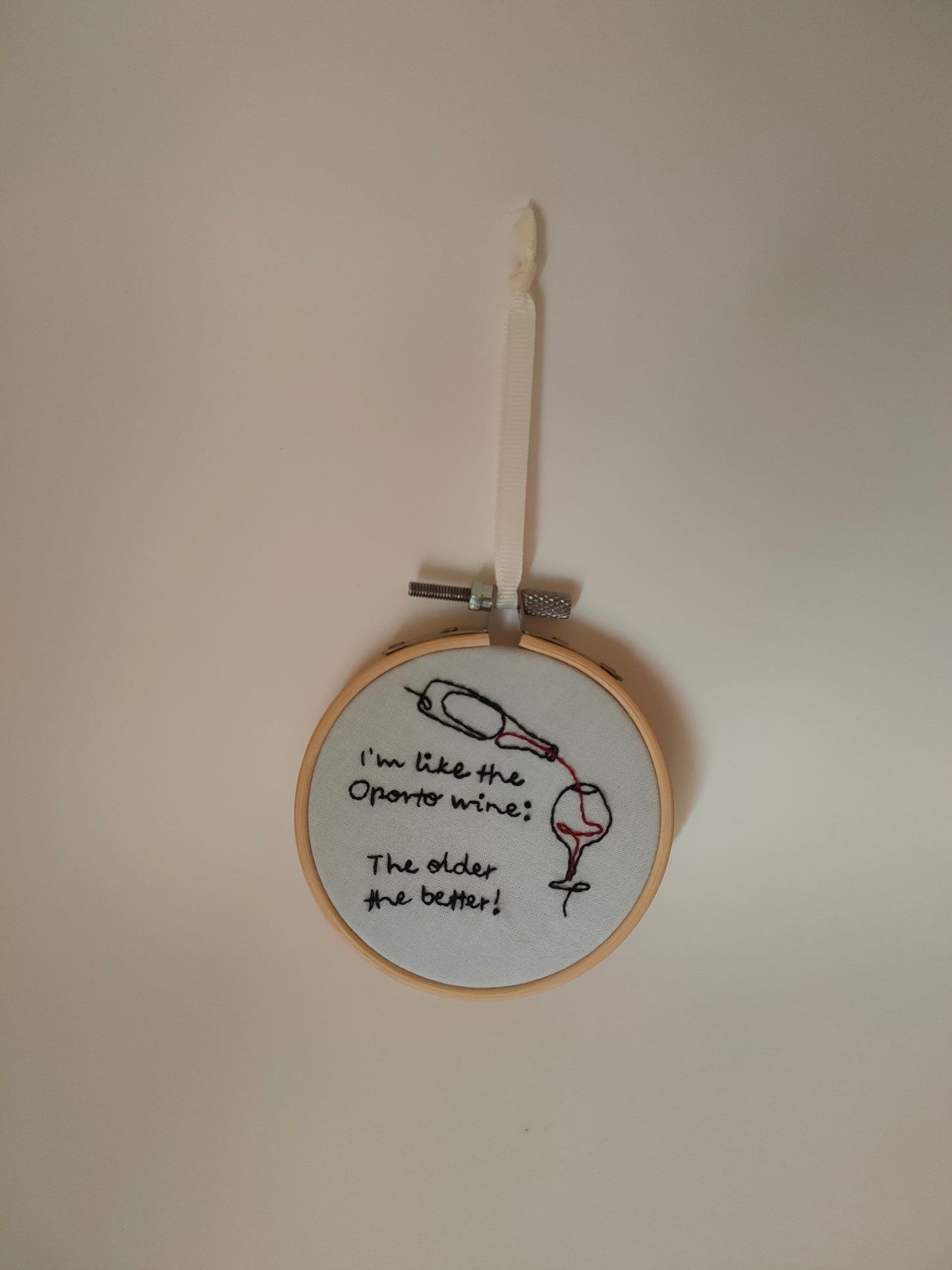 Bastidor Bordado "Sou Como o Vinho do Porto", 8cm